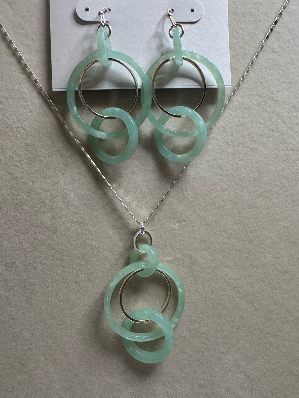 NWT Lauren Conrad Mint Green Interlocking Hoop Necklace & Earring Set
